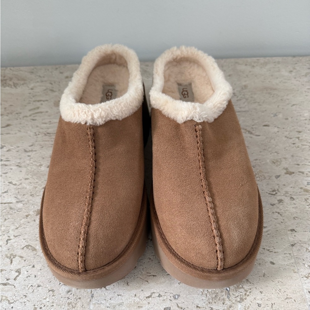 UGG® New Heights Cozy Clog- NO BOX - Picture 11 of 14